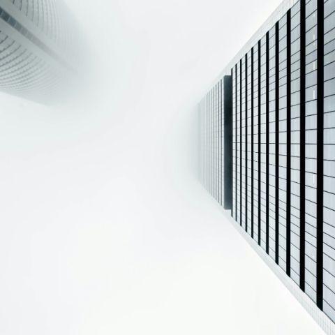 Дата центр вид снизу вверх