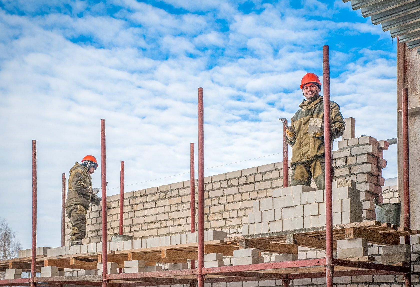 Процесс строительства здания