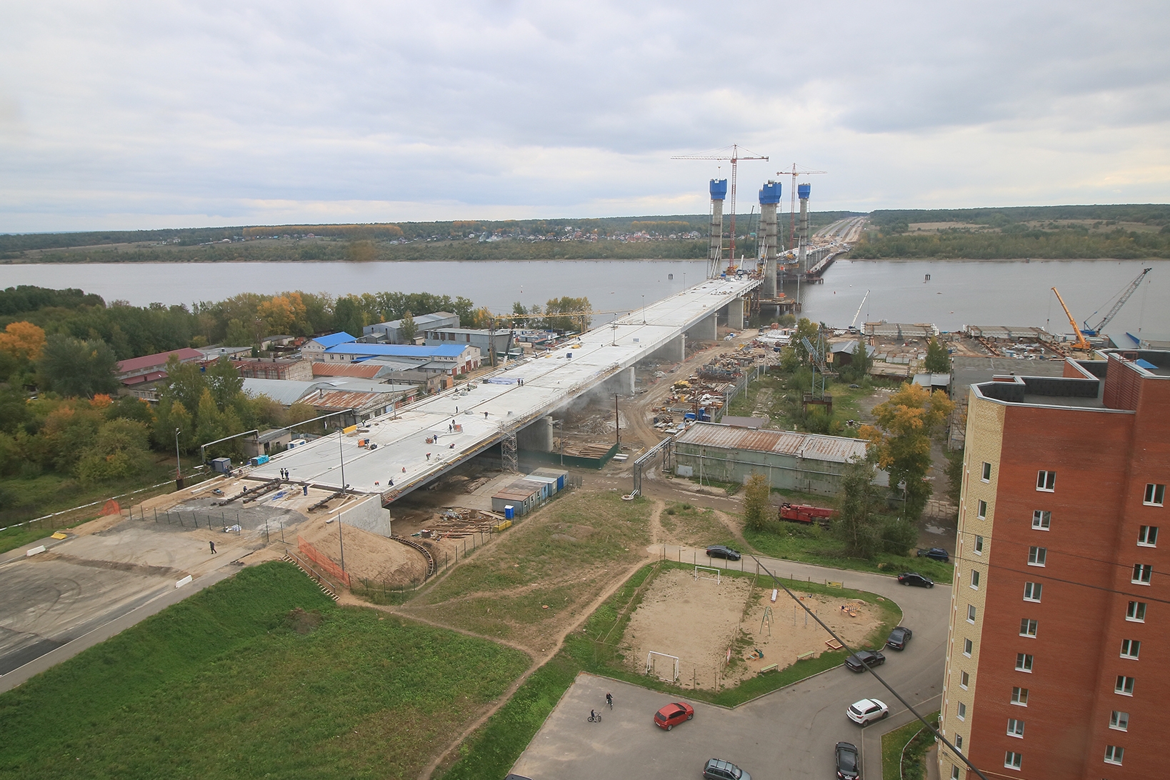 Сравнение: начальный этап строительства Архангельского моста