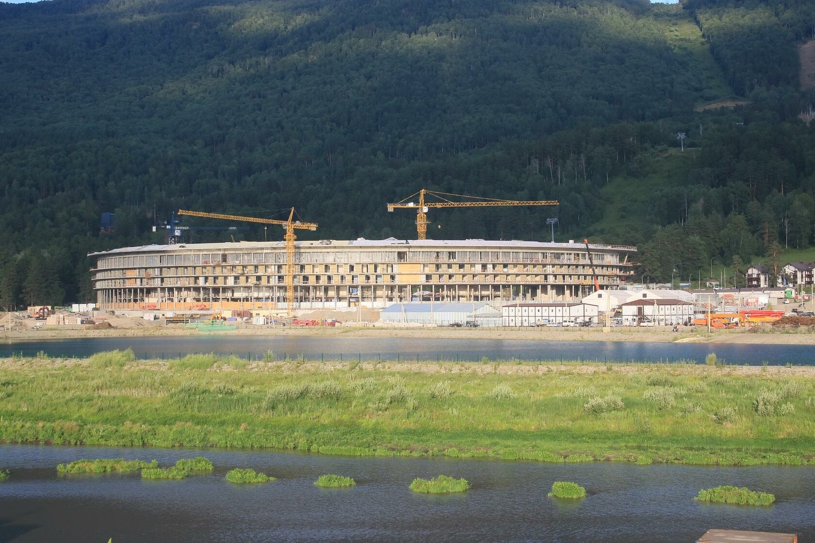 Сравнение: конечный этап строительства курорта Манжерок