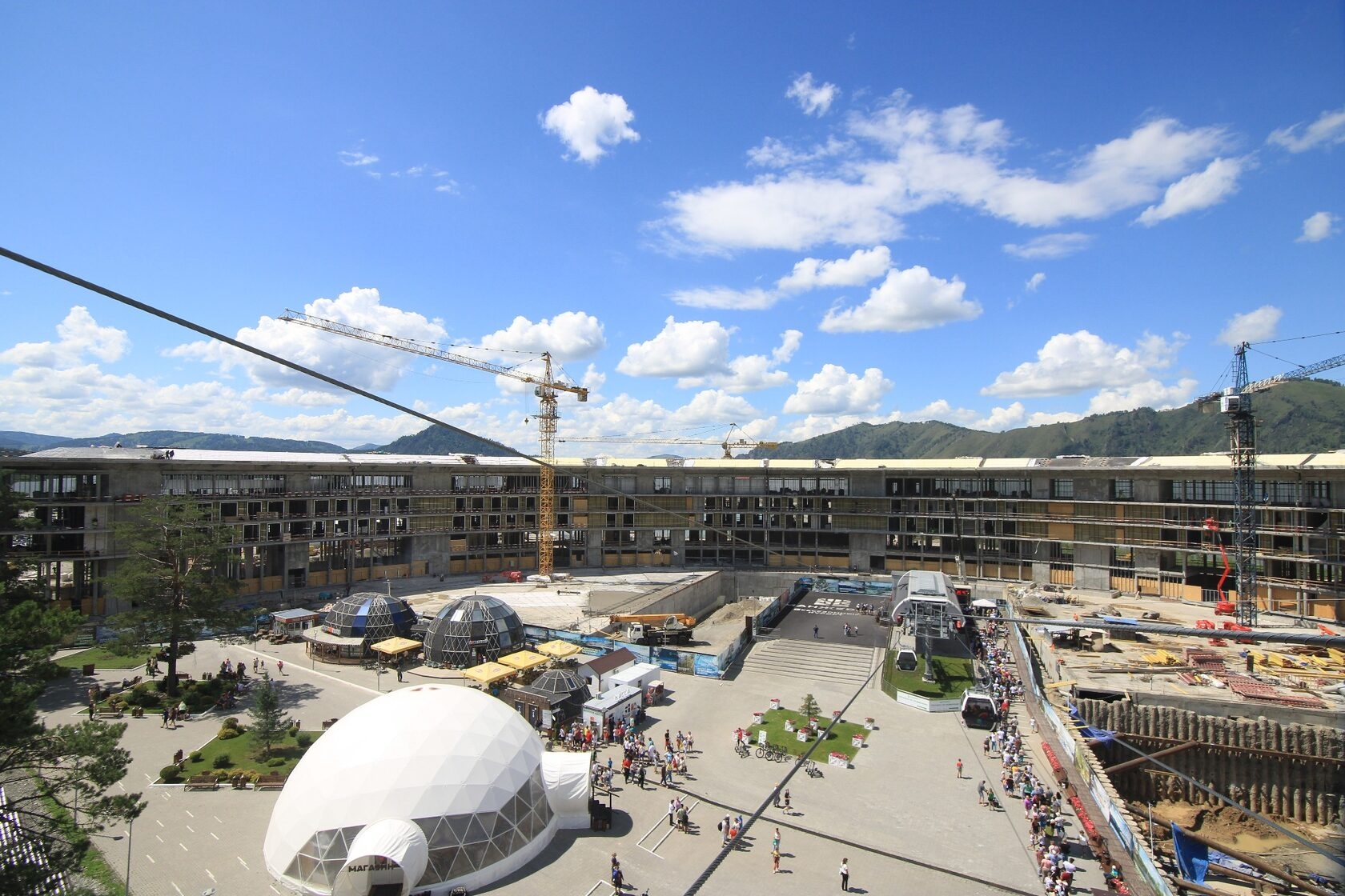 Стройка главного корпуса курорта Манжерок