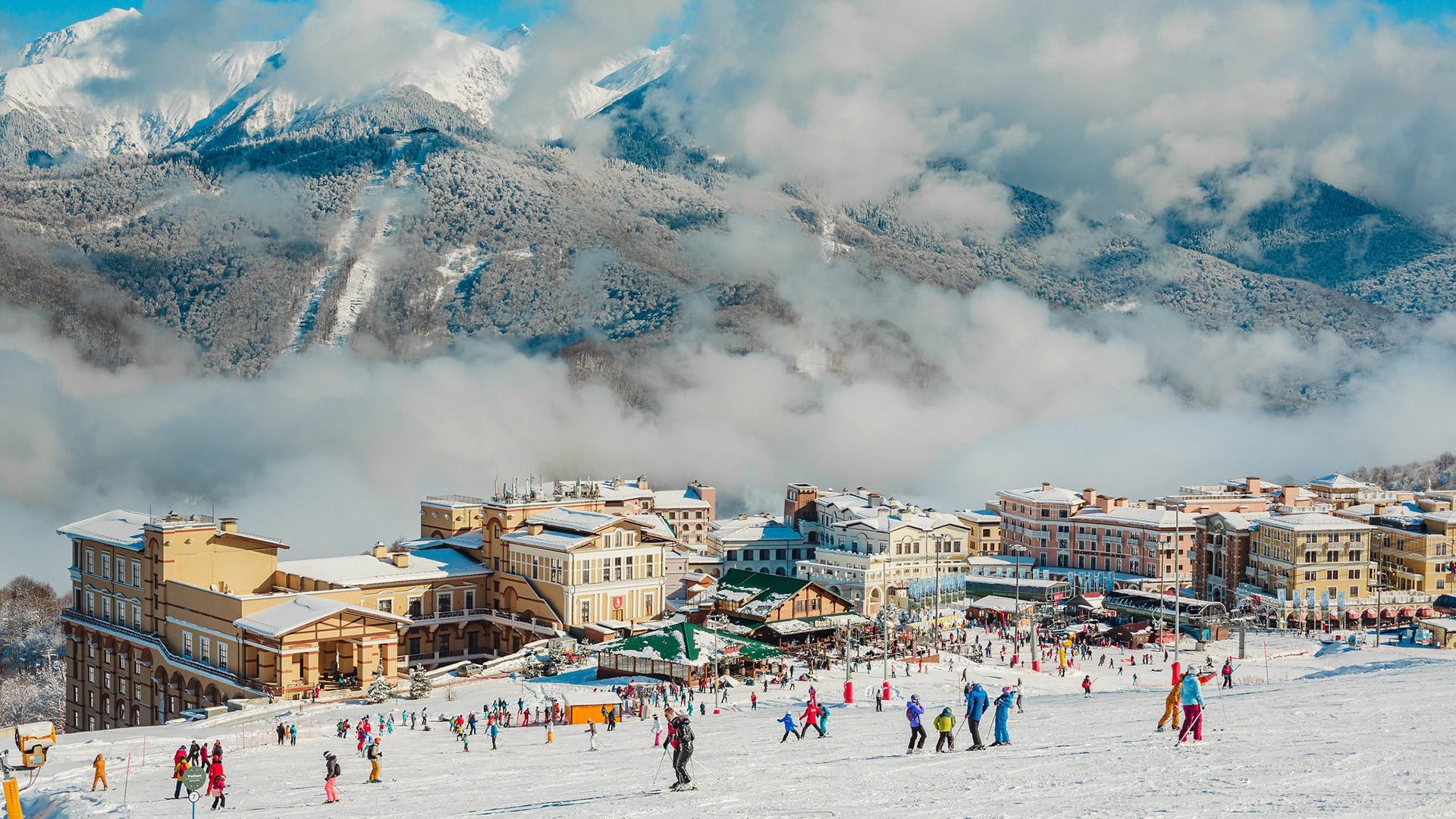 Таймлапс съемка склона с лыжниками