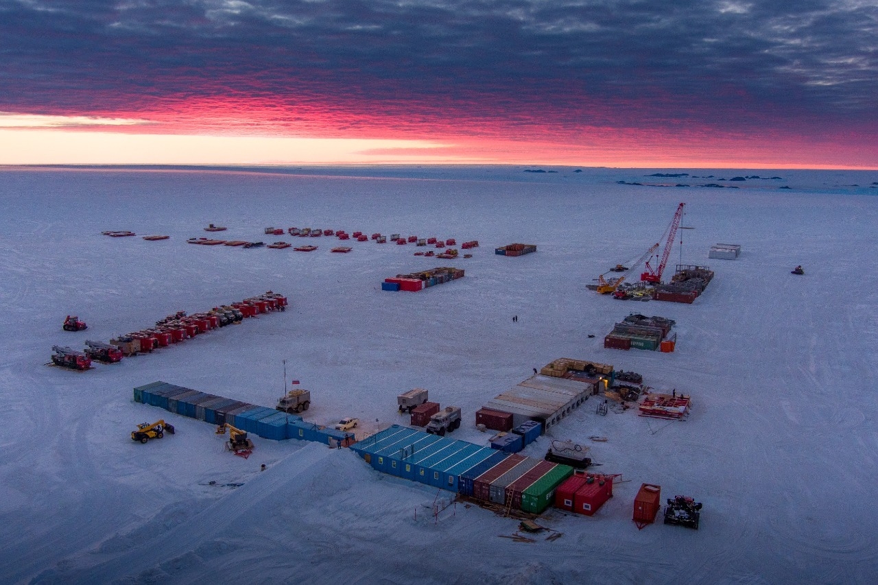 Вид сверху на станцию Восток