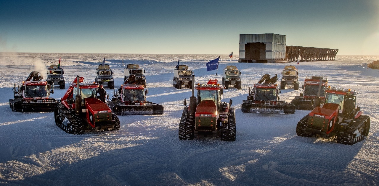 Множество спецтехники на станции Восток