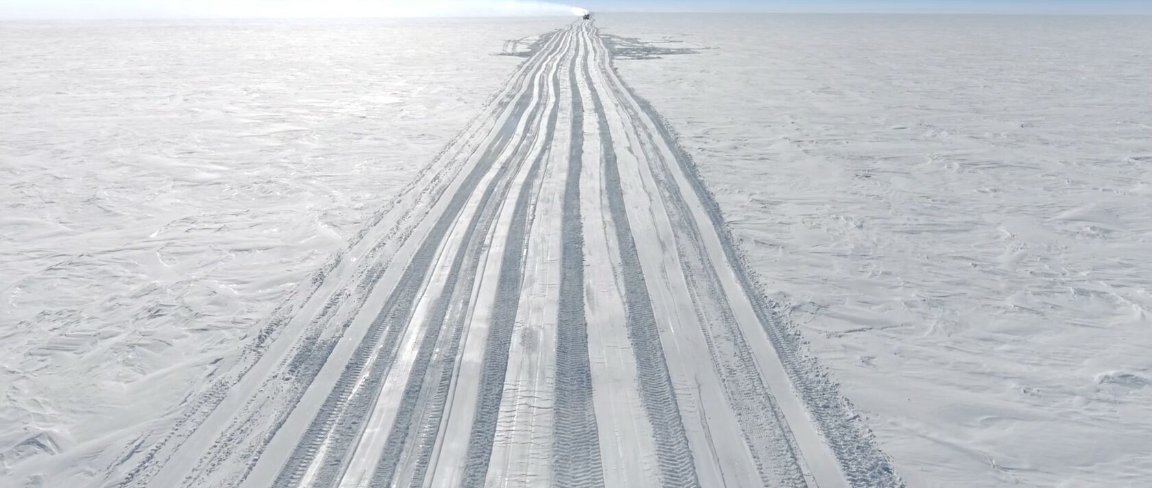 Дорога по льду в Антарктиде